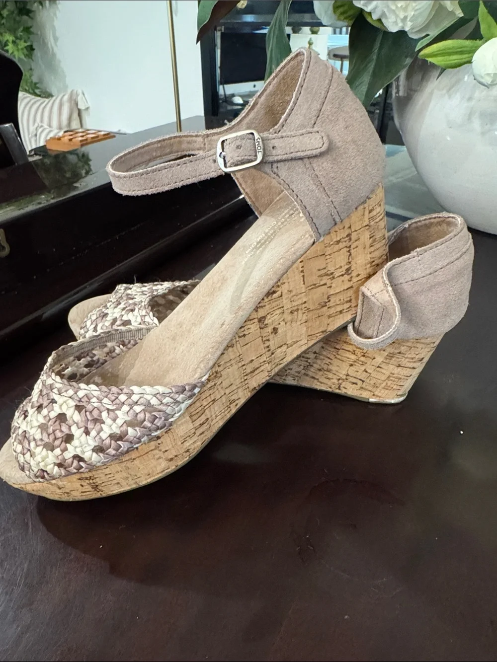 Toms buckle woven lift